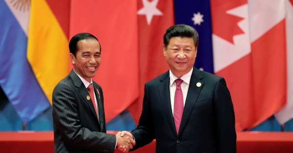 中国主席习近平和印尼总统佐科在G20杭州峰会上相见欢。（路透社档案照）