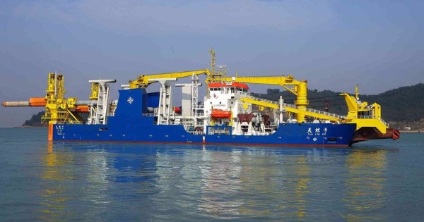 中国当局为了“避免先进技术外流”，而在星期五宣布管制诸如“天鲸号”的挖泥船。