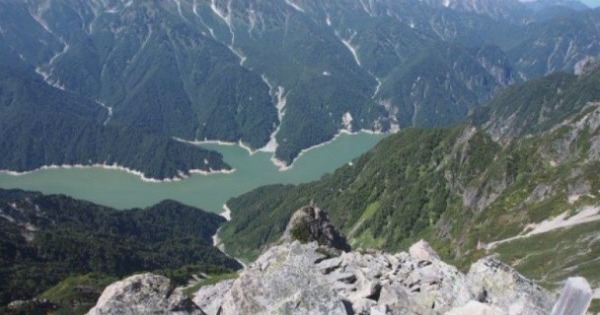 坠机地点位于北阿尔卑斯山大观峰，附近有著名景点黑部水坝。（互联网图片）