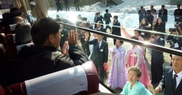 朝鲜威胁如不送还女员工，便拒绝让更多韩国家庭团聚。（资料图片）