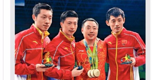 中国乒乓球队原总教练刘国梁（右二）被解除职务，弟子兵不再沉默，集体发声诉说心声。（互联网图） 