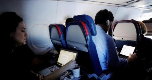 美国宣布新的飞航安全措施，表示将对飞入美国的班机执行更严格的电子产品检查。（网络图）