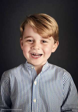 英国乔治王子22日将满4岁，王室面子书公开小乔治最新照片。