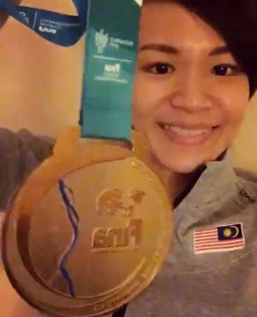 张俊虹在本身的instagram上载得来不易的世锦赛金牌照片，并感谢大家对她的支持及祝福。