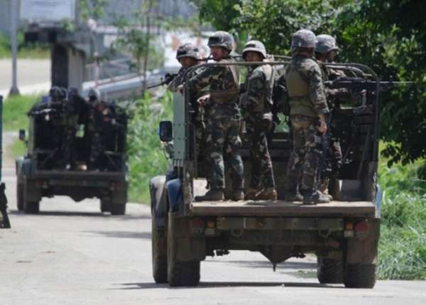 菲律宾政府军继续在马拉维对付IS分子。（资料图片）