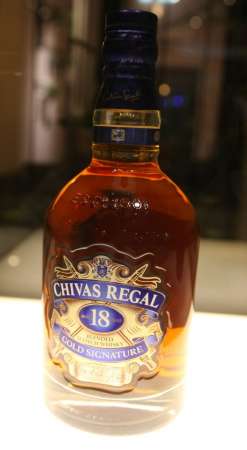 Chivas Regal18年Gold Signature苏格兰混合威士忌亦出现在推介礼现场，其馥郁口感令人难忘。 