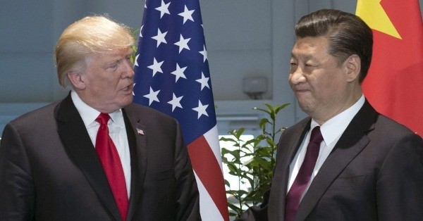  美国总统特朗普（左）与中国国家主席习近平。（档案照）