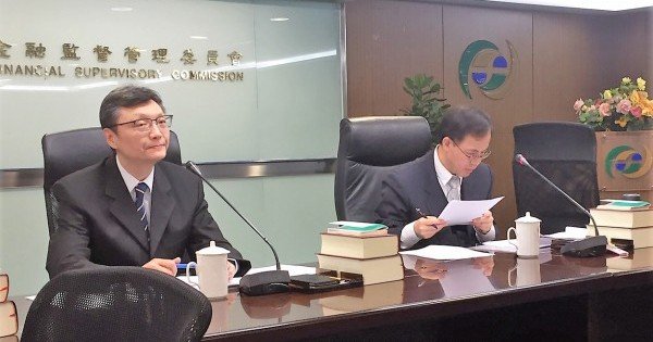 台湾金融监督管理委员会宣布，核准台中商银第一家海外分行，设置于马来西亚。图为银行局副局长王立群。