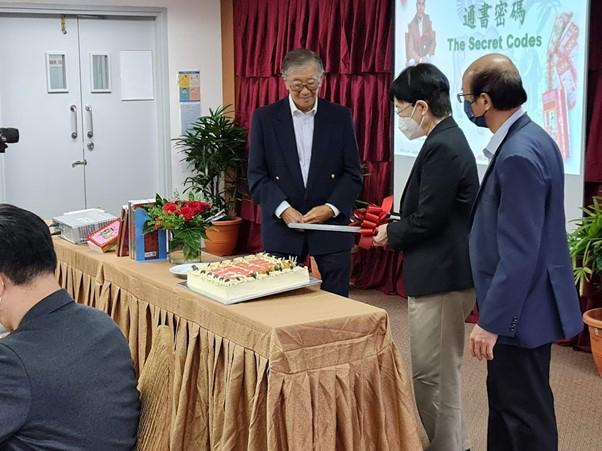 马来西亚民众图书馆开幕切蛋糕