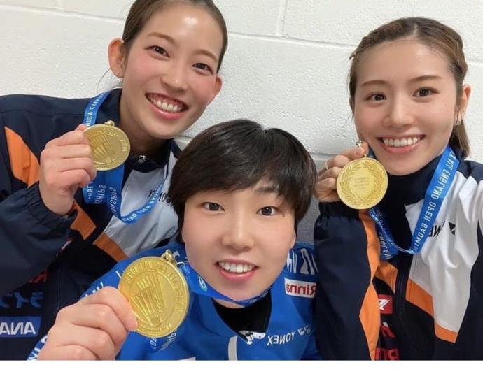 松山奈末（左起）、山口茜与志田千阳 全英赛冠军