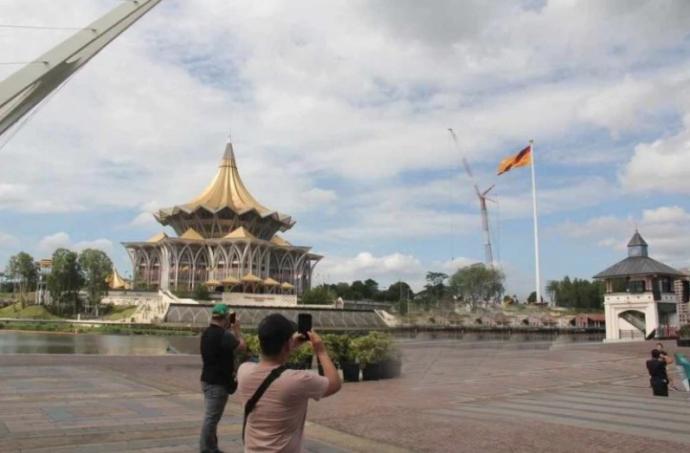 砂拉越州议会大厦 全国最高旗杆