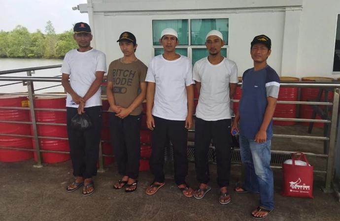 印尼5男坠海获救