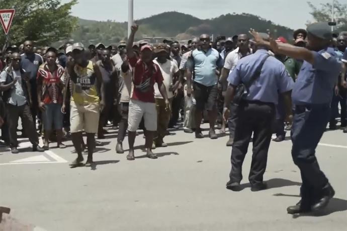 巴布亚新几内亚 罢工 暴乱