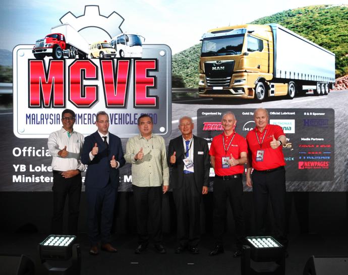 陆兆福为马来西亚商用车博览会开幕