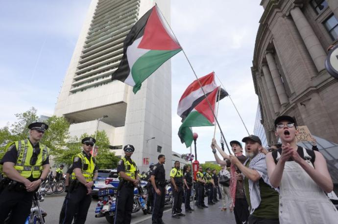 美国波士顿示威者挺巴勒斯坦