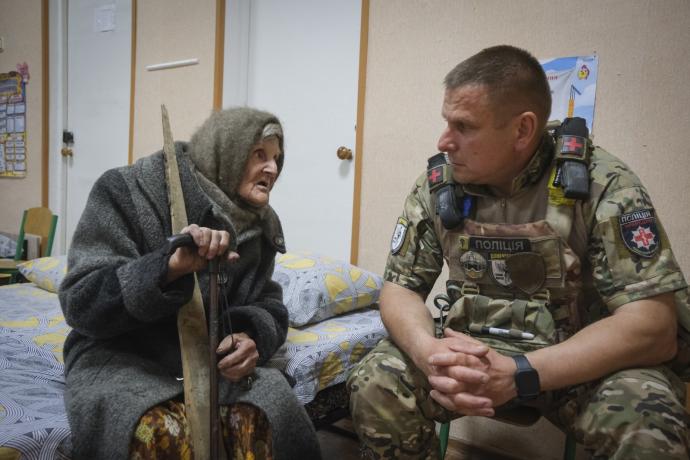 乌克兰98岁老妇 徒步10公里躲俄军炮袭
