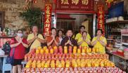 芙蓉新那旺南海坛观音庙欢庆卫塞节，获逾千人点光明灯祈福，该坛也捐出3万令吉作为慈善布施。