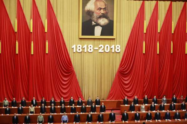 中共总书记习近平率领中共中央领导高度纪念马克思诞辰200周年。（欧新社）