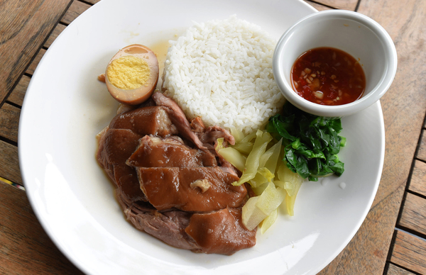 泰国平民猪脚饭10小时炖煮软绵口感