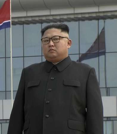 有网友认为款式与朝鲜领袖金正恩服装同款。（网图）
