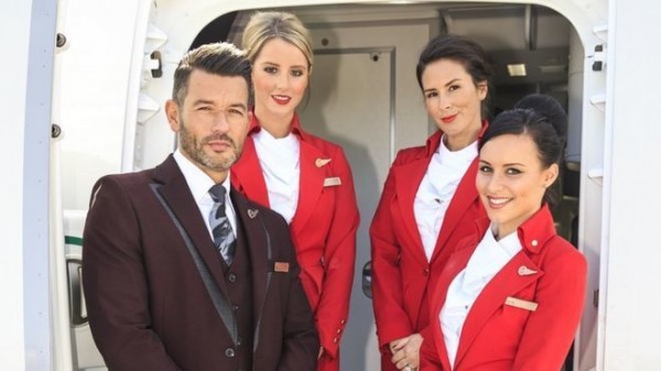 维珍航空女性空服员的制服除了可穿红窄裙，未来公司也将主动提供裤装。
