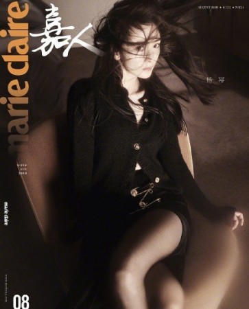 杨幂为时尚杂志拍摄封面。（图摘自微博）