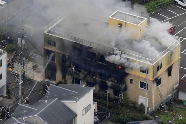 日本动画制作公司“京都动画”位于京都市伏见区的工作室18日传出火警，建筑物几乎全毁，多人受伤。（共同社提供） 