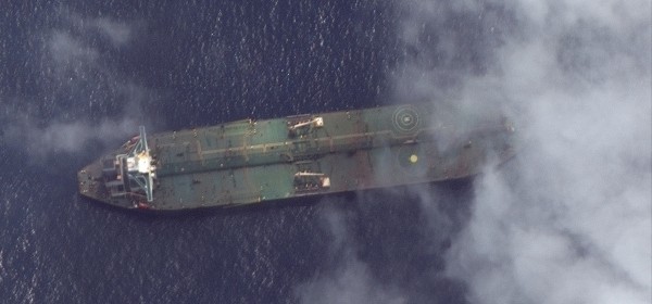 卫星图显示疑似伊朗“格蕾斯1号”的油轮，在叙利亚塔尔图斯市海域的踪影。（欧新社）