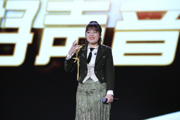 邢晗铭一举拿下《中国好声音》的年度总冠军。