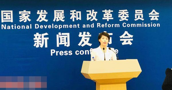 中国国家发改委发言人孟玮星期日出席记者会。