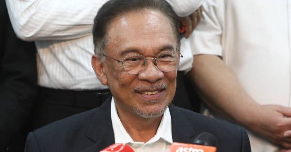 安华指出，由于希望联盟各党要求马哈迪继续领导国家不果，所以才一致推选他本人成为第八任首相的人选。