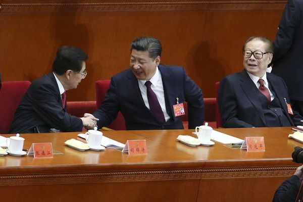 中共十九大图辑来看习近平与江泽民胡锦涛互动