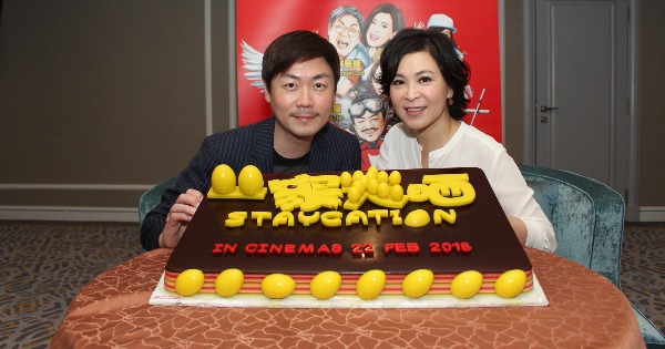 李思捷携同苏玉华提前来马为自编自导的贺岁片《一家大晒》造势。